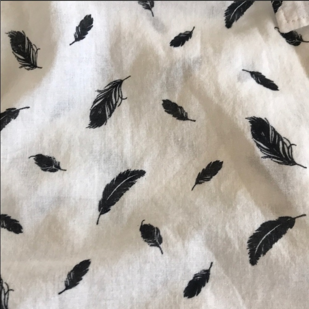 Feather Pattern Boyfriend Fit Shirt size Medium - Picture 2 of 3